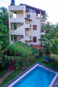 The swimming pool at or close to Hotel Finlanka