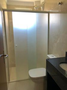 Vonios kambarys apgyvendinimo įstaigoje Bombinhas Residencial Ecomar