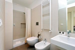 Kúpeľňa v ubytovaní Piazza del Popolo Apartment + 37 fotografií