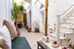 Gallery image of Town House for 6-16 with AC in Parikia