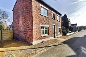 a brick building with a window on a street at Studio Félicie in Fexhe-le-Haut-Clocher