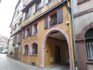 Budova, kde se apartmán nachází + 37 fotografií