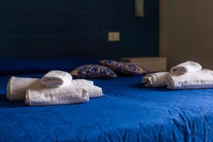 A bed or beds in a room at Elisir Suite Rooms by Marino Tourist