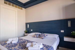 A bed or beds in a room at Elisir Suite Rooms by Marino Tourist
