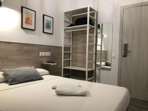 Cama o camas de una habitación en Hostal Rías Bajas