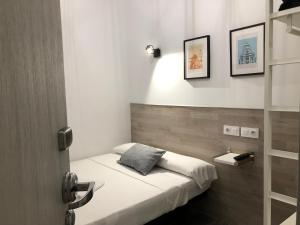 Cama o camas de una habitación en Hostal Rías Bajas
