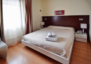 Cama o camas de una habitación en Apartamentos María Luisa