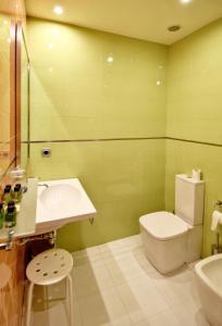 Un baño de Apartamentos María Luisa