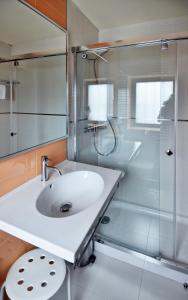 Un baño de Apartamentos María Luisa