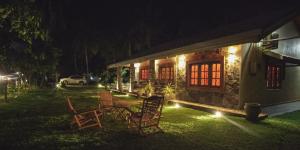 a house with chairs in the yard at night at King Reach in Anuradhapura