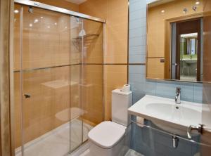 Un baño de Apartamentos María Luisa