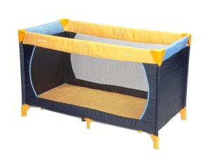 a small bunk bed with a yellow and blue frame at Miramar in Bremerhaven