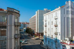 リスボンにあるAngola 1 - 6 Bedroomsの建物のある街並み