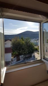 Nespecifikovaný výhled na hory nebo výhled na hory při pohledu z apartmánu