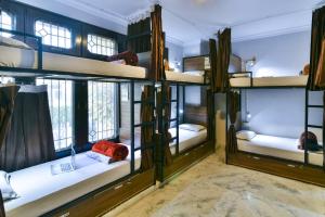 Una cama o camas en una habitación de Hoztel Jaipur