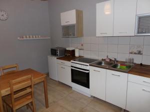 Kuchnia lub aneks kuchenny w obiekcie Apartament Parkowy
