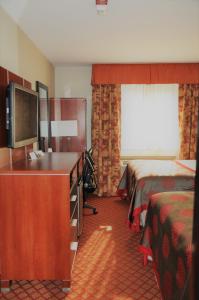 Kuchyň nebo kuchyňský kout v ubytování Ramada by Wyndham Staten Island