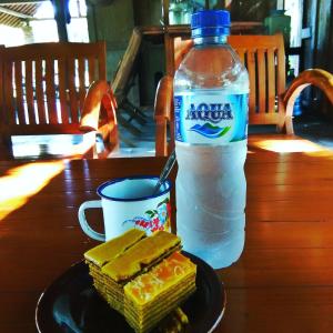 a bottle of water and a plate of food and a drink at Griyo Jagalan in Borobudur