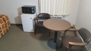 a small room with a table and a microwave at Amber Inn Motel in Bliss