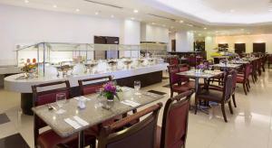 Restoran atau tempat lain untuk makan di Bayview Hotel Langkawi