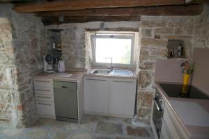 Kuchyňa alebo kuchynka v ubytovaní Garden Village House in Pythagorio-Hora, Samos Island + 13 fotografií
