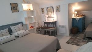 a bedroom with a bed and a sink in it at Blue Ocean in Moliets-et-Maa