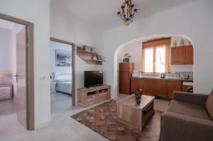 A kitchen or kitchenette at Apartamento 6 Mirasierras