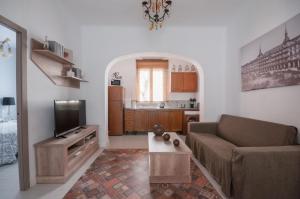 A television and/or entertainment centre at Apartamento 6 Mirasierras