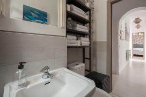 A bathroom at Apartamento 6 Mirasierras