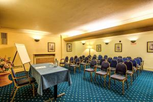 The business area and/or conference room at Hotel Auriga