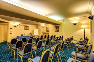 A seating area at Hotel Auriga