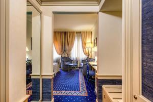 A seating area at Hotel Auriga