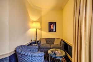 A seating area at Hotel Auriga