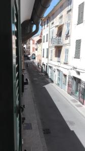 a view of an empty street from a building at Maison Verika in Chiavari