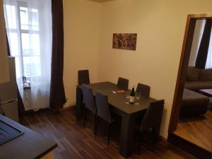 a dining room with a table and chairs and a mirror at Ferienwohnung Liebeskummer in Traben-Trarbach +4 photos
