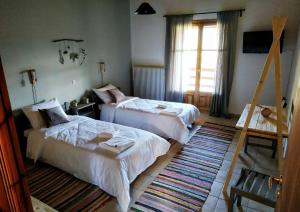 Ліжко або ліжка в номері Orias Guesthouse & Farm