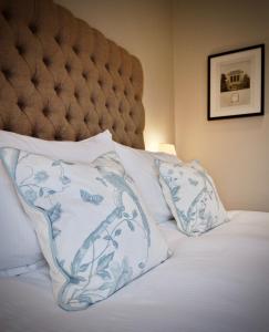 Ένα ή περισσότερα κρεβάτια σε δωμάτιο στο Blacknest Golf and Country Club