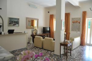 a living room with a couch and chairs and a table at Hotel Verdesolemare in Marina di Pietrasanta