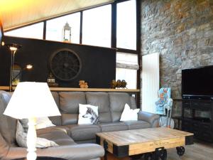 TV a/nebo společenská místnost v ubytování Holiday Home in Redu with Heated Pool