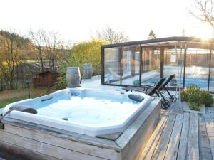 Bazén v ubytování Holiday Home in Redu with Heated Pool nebo v jeho okolí