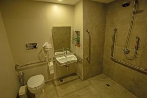 Koupelna v ubytování Cais da Praia Hotel