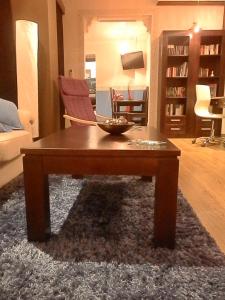 a living room with a wooden coffee table on a rug at -1-Igual que tu casa, garaje gratis, en el centro in Úbeda