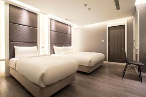 Postel nebo postele na pokoji v ubytování Golden Garden Hotel