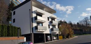 Budova, v ktorej sa apartmán nachádza
