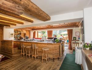 The lounge or bar area at Rasmushof - Hotel Kitzbühel