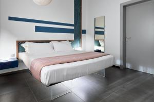 Postel nebo postele na pokoji v ubytování nautilus b&b suite design