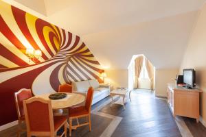 TV a/nebo společenská místnost v ubytování Gardaland Hotel