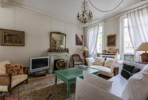 Zona de estar de Veeve - Charming Townhouse near Parc Montsouris