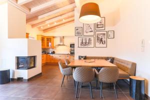 a kitchen and dining room with a table and chairs at AvenidA Mountain Resort by Alpin Rentals in Kaprun