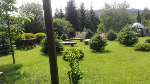 Ogród w obiekcie Pokoje Gościnne Pod Wysotą
